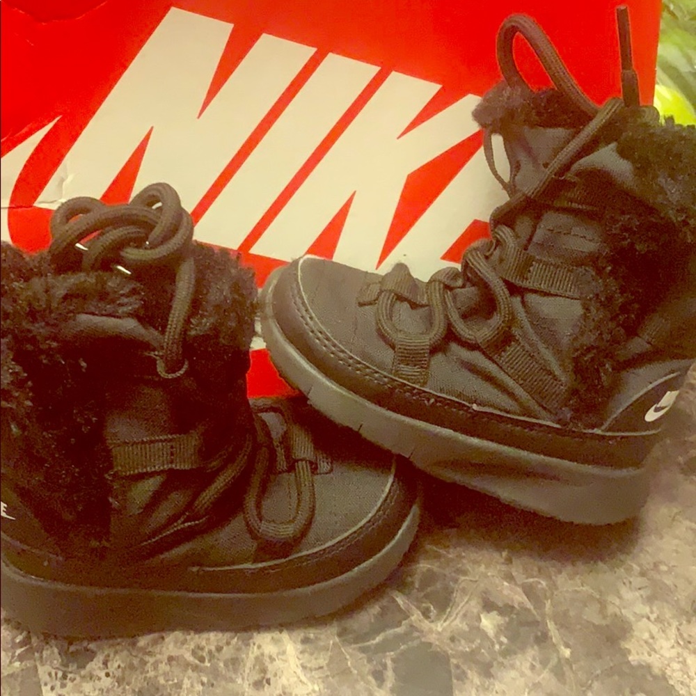 Wore Great condition size 5c black Nike boots